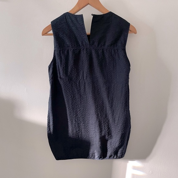 🍀 COS sleeveless top - Picture 2 of 4